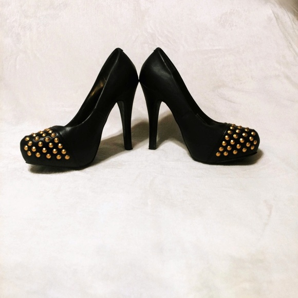 ๐ Olsenboye Black Stilettos w/ Gold Studs ๐ - Picture 3 of 6